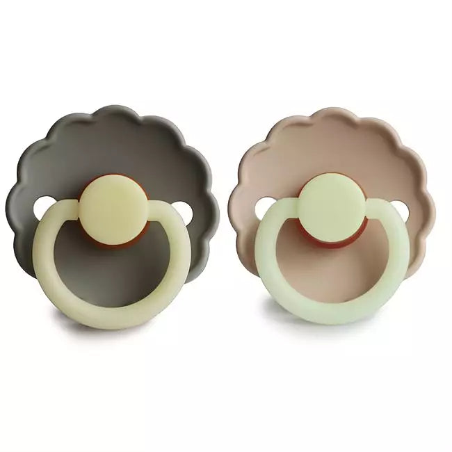 FRIGG Daisy Night Latexnapp 2-pack – Varmbeige & Nougatbrun