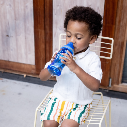 Nuby Flip It Cup – Blå Haj, 360 ml (från 12 månader)