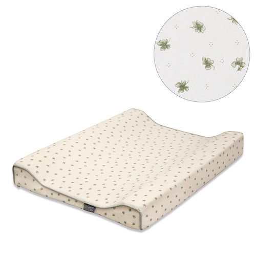 Beige Vinter & Bloom skötbädd med grönt bladmönster och upphöjda kanter.