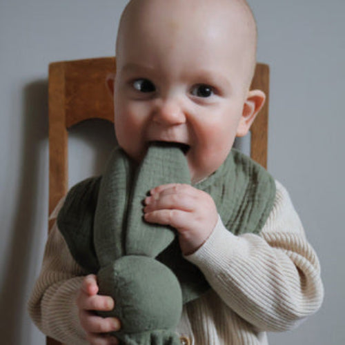 Oh Poppy! LEIA Muslinfilt med Kanin – Linen Green