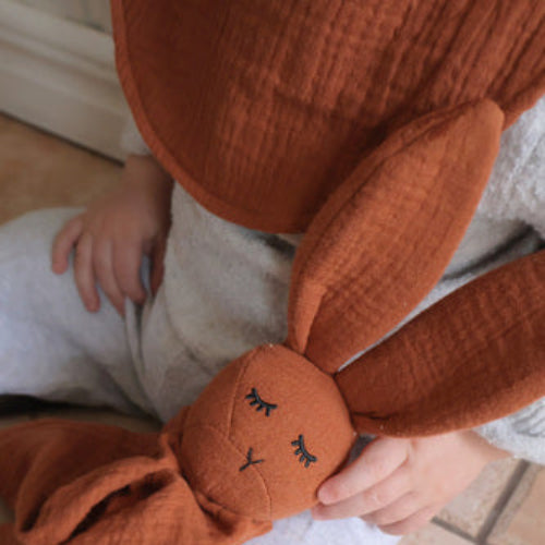 Oh Poppy! LEIA Muslinfilt med Kanin – Warm Rust