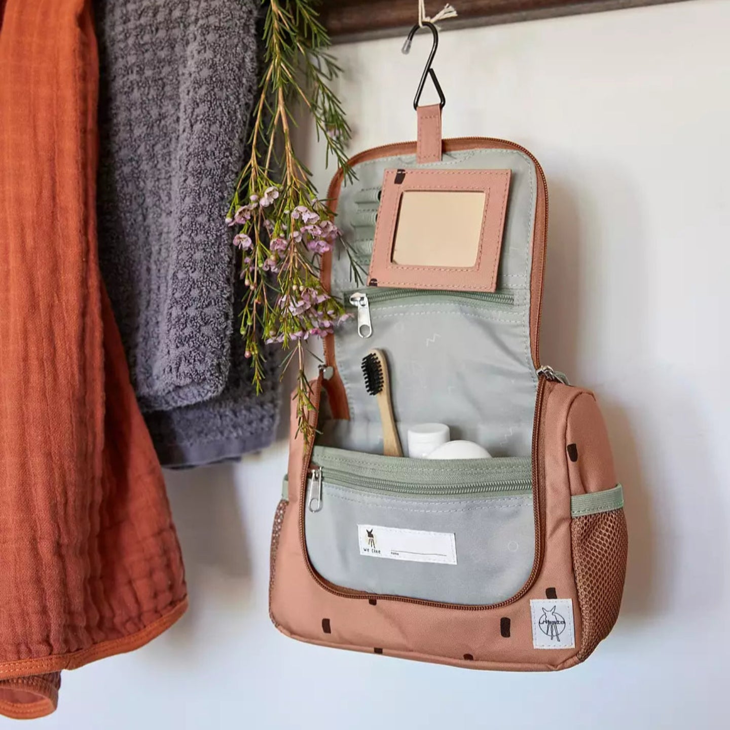 LÄSSIG Necessär Barn – Happy Prints Karamell