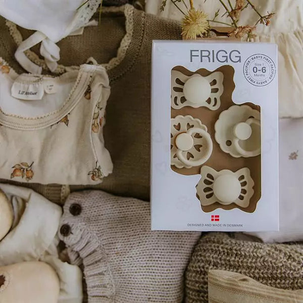 FRIGG Bebisens Första Napp - Blommande Hjärta Vit