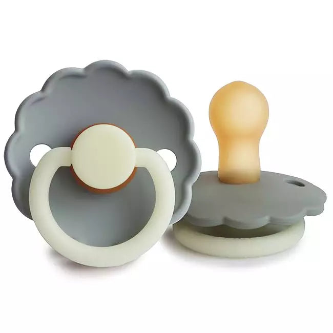 FRIGG Daisy Night Latexnapp 2-pack – Stormgrå & Nougatbrun