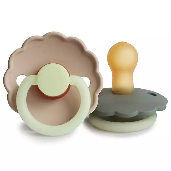 FRIGG Daisy Night Latexnapp 2-pack – Varmbeige & Nougatbrun