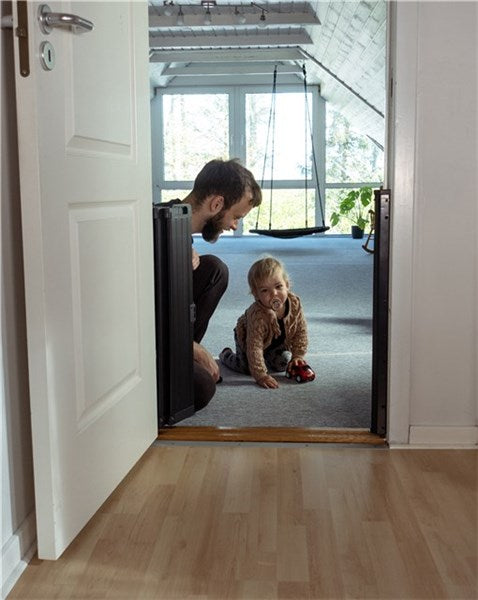 BabyDan Guard Me Säkerhetsgrind - Svart